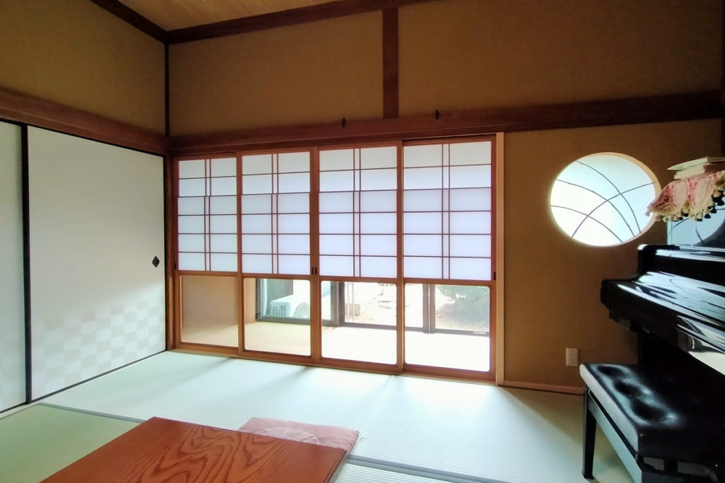 受け継がれる住まい　和室の竹細工丸窓